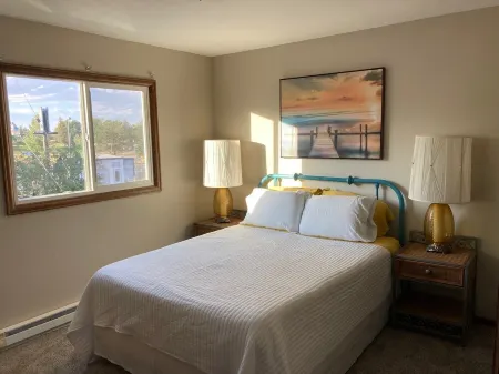 Oasis Excape in Central Cheyenne Отели в г. Чеиенн