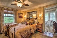 Historic Cabin in Little Switzerland w/Fire Pit-Walk to village and shops!
