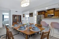 Martha's Getaway-Central PHX 5 bedroom/3bath-POOL