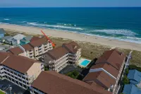 Top floor oceanfront condo in sand pebbles, pool