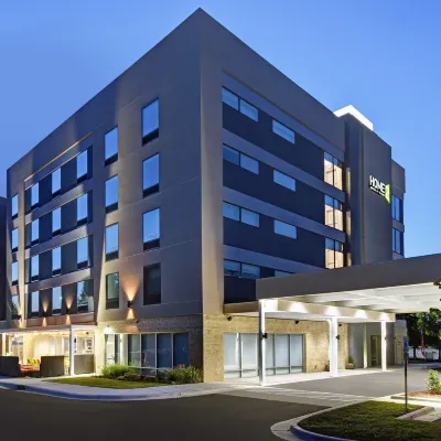 هوم2 سويتس باي هيلتون رالي نورث آي-540 Hotels near تراينغل تاون سنتر
