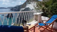 SPLENDID VILLA IMMERSED IN THE GREEN PEAK ON THE SEA - Wifi