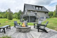 Bear Creek Cabin- 8 mi to Tiec, Hot Tub, Sleeps 7 - Pet Friendly