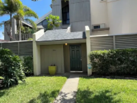 Beachside Modern Wellness Villa with Spacious Patio, Walk to the Beach 朱庇特酒店