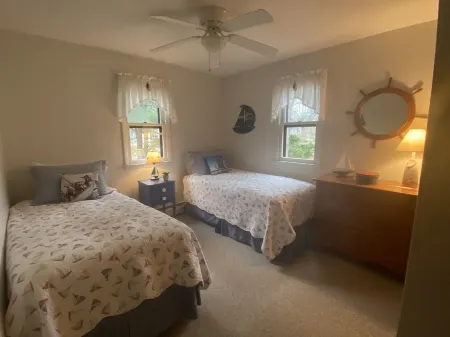 Charming South County Cottage by the Sea Near Charlestown