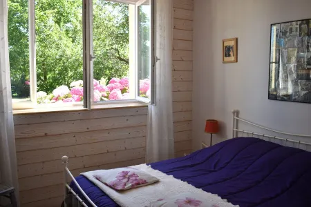 House with large garden Отели в г. Плонеур-Ланверн