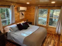 The Lucky Lodge: Hot Tub! New Build, 11 Miles to Natural Bridge