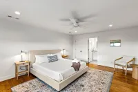 Sea La Vie - A Stunning Beach Retreat!