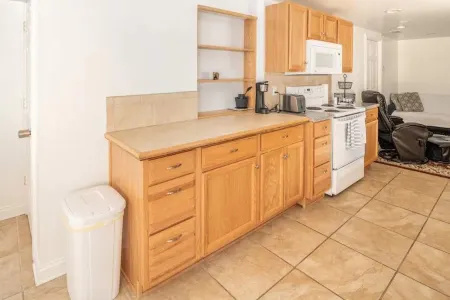 Modern 2BR home; 5 min walk to downtown Milford!