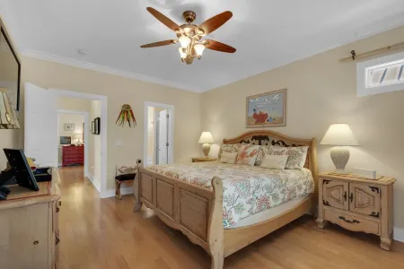 The Sea Breeze Cottage! - FREE Beach Serv.  In Season Mar - Oct!