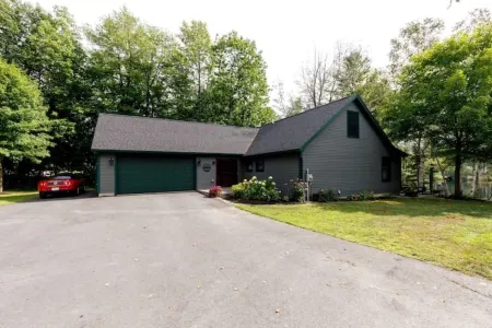 Camp Quality Time on Wilson Lake 3-bedroom, hot tub