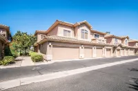 EXCEPTIONAL Luxury condo- Golf course view Wonderful Sunsets Hotels near Metro by T-Mobile