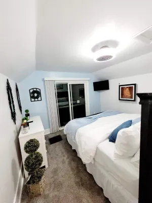 Toledo, lakeside home 3 bdrm sleep 7 on Lake Erie with 4 decksto choose from. Hotels near St Paul's United Methodist Church