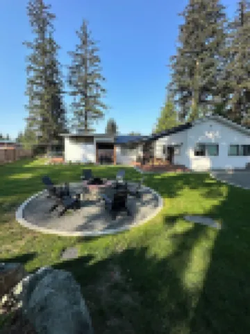 The Seedling - outdoor gas fireplace, hot tub & grill near shops & trails