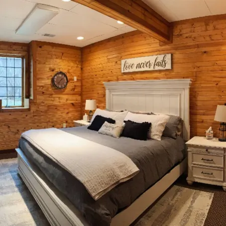 Log Home on Circle Lake - Now with Pickleball Court!