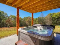 Moonlight Meadow @ Hocking Hills Hotels in Marion Township