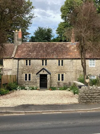 Beautiful listed cottage Отели в г. Мендип Дистрикт