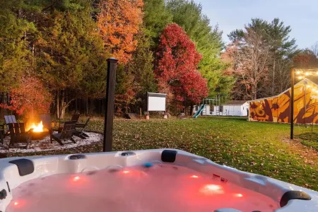 Heated Pool, Hot Tub & Mountain Views on 15 Acres! New Listing Special!