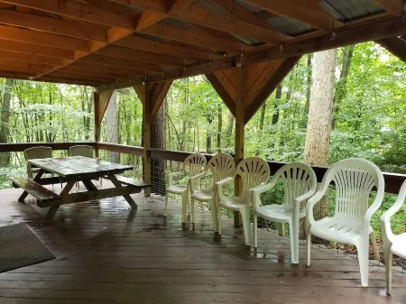 Comfy cabin in the woods with huge party deck