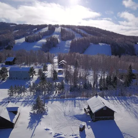 Clean, Comfortable and Quiet Condo at the base of Jackson Creek Summit