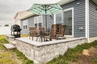 Modern 4 bdr with King size bed Patio and Late Checkout!