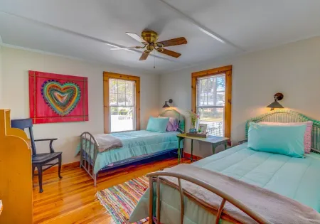 Cozy Mount Dora Cottage /Walk Downtown/ Pet Friendly / Fenced Yard Отели рядом с достопримечательностью «Walmart Garden Center»