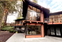 Mid-Century Modern Retreat