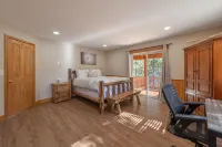 New! Tahoe Donner Alder Creek Retreat with Hot Tub. 5 BD//2.5BA