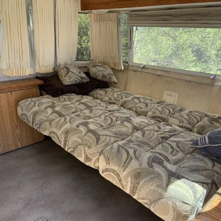 Airstream at Bidwell Canyon Farm Отели в г. Модок