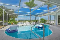 Oasis on the Gulf, screened pool, sunset, kayaks!
