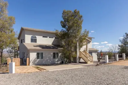 Heated Pool ~ Hot Tub ~ Scenic Views ~ Lux Stay