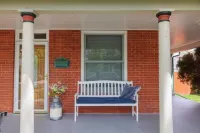 Historic Olde Town/ Dogs/Kids/Red Rocks/Rocky Mtns/Light Rail to Denver