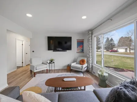 *2BR Northside Home by Casino, River, & Trails*