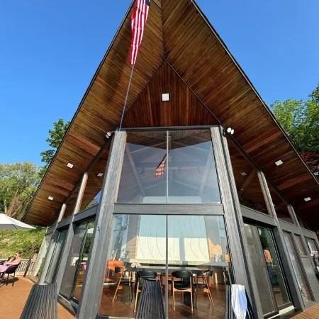 The Lake House - private house on Lake Erie - 10 min from downtown
