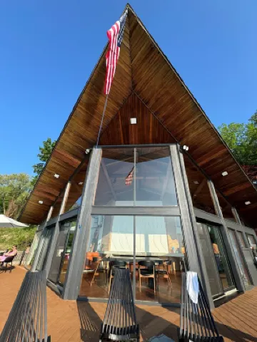 The Lake House - private house on Lake Erie - 10 min from downtown