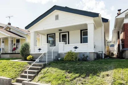 Walk2SpookyNook~GameRoom~Theater~Modern~MiamiOH~ Отели в г. Гамильтон