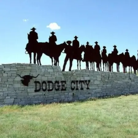 Cool, Trendy house in Dodge City! The Painted Cow