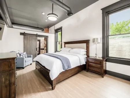 Industrial Style Loft With Access To Buckeye Lake!