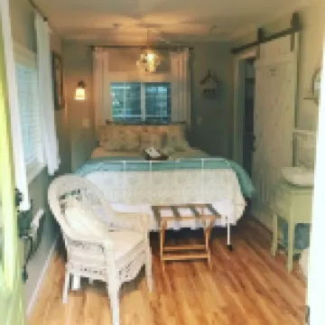 Gig Harbor- Traveling Nurses welcomed Special Rates Applied >Beekeepers Cottage