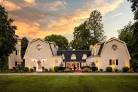 Bourbon Trail Estate on 22.5 Acres! Hotels near Knob Creek Gun Range