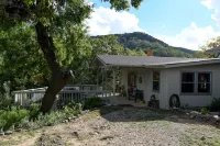 Experience Fall Colors @ Hilltop Cabin w/ Hot Tub, Big Sky Views & River Access! - Wifi