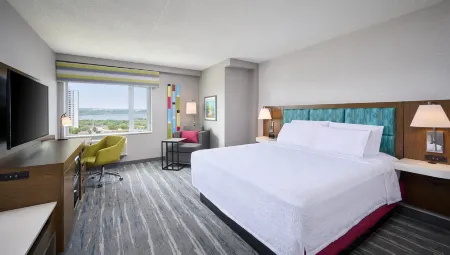 Hampton Inn by Hilton Hamilton Отели рядом с достопримечательностью «Колледж Мохок»