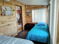 BeachFront Cabin/Wifi/Coffee/Kayaks/Beach/Hammocks/Darts Volleyball/Firepit/Pet - 3-Star