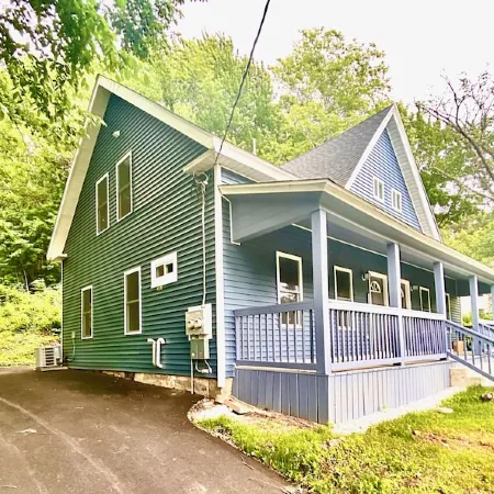 3 Bed / 1.5 Bath Townhome