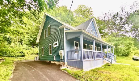 3 Bed / 1.5 Bath Townhome