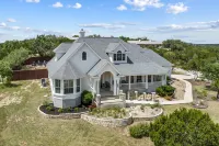 Upscale Comfort in Dripping Springs - The Goodnight House - Spacious 4/3 - Views
