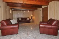Beautiful Remodeled 5 Bedroom 3000 sq ft Cabin in the Iconic Vivian Park Area