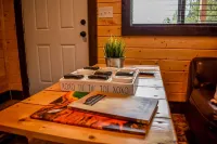 SUPER CUTE RUSTIC & CLEAN HOME 40 minutes to YNP Hotel dekat Pinecone Playhouse at Mack's Inn Resort