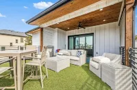 Modern/Luxury/Rooftop Deck/Downtown/Heated Pool/5BDRM