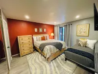 Ski In Out,  With Beautiful Views, Wall of Glass, ski to Canyon or Eagle Lodge
